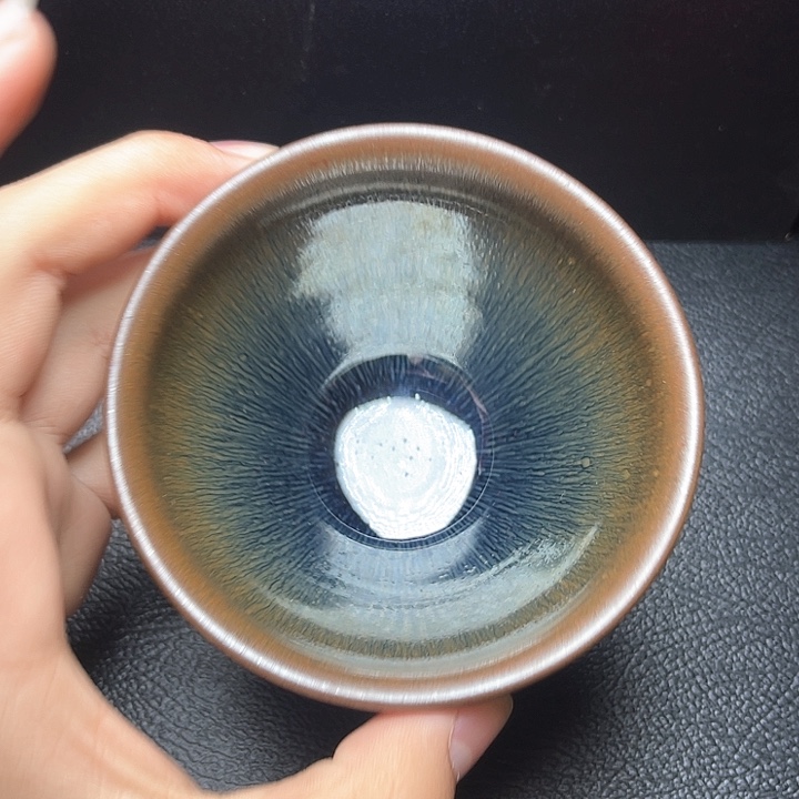 茶盏滴滴答答的声音响起