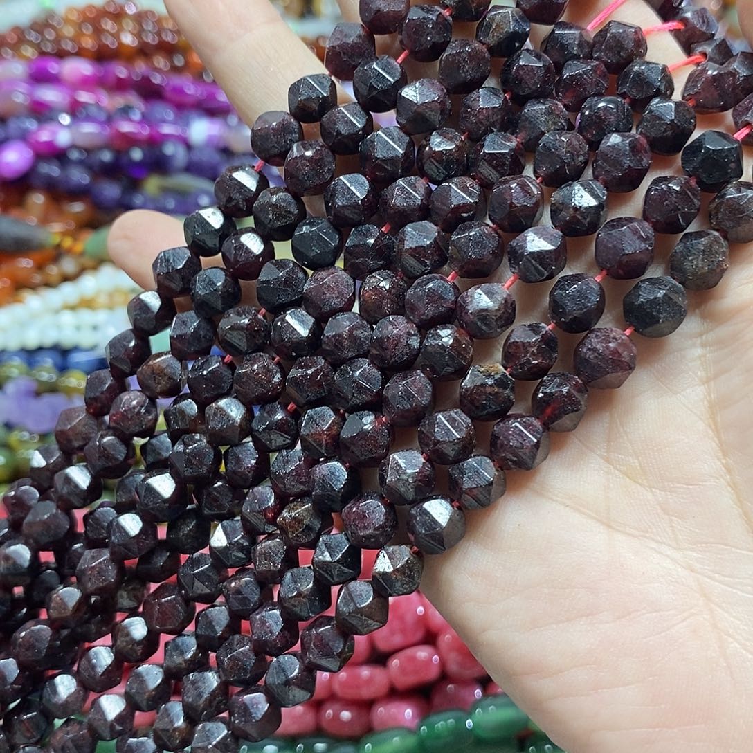 玛瑙/玉髓未镶嵌珠宝半成品石榴石一条卡8mm