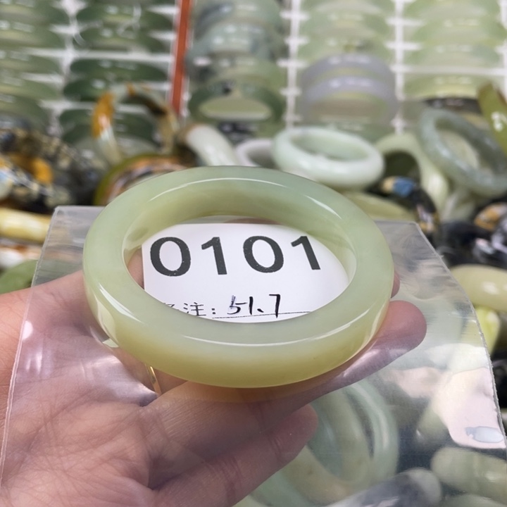 紫***洛蛇纹石玉未镶嵌手镯