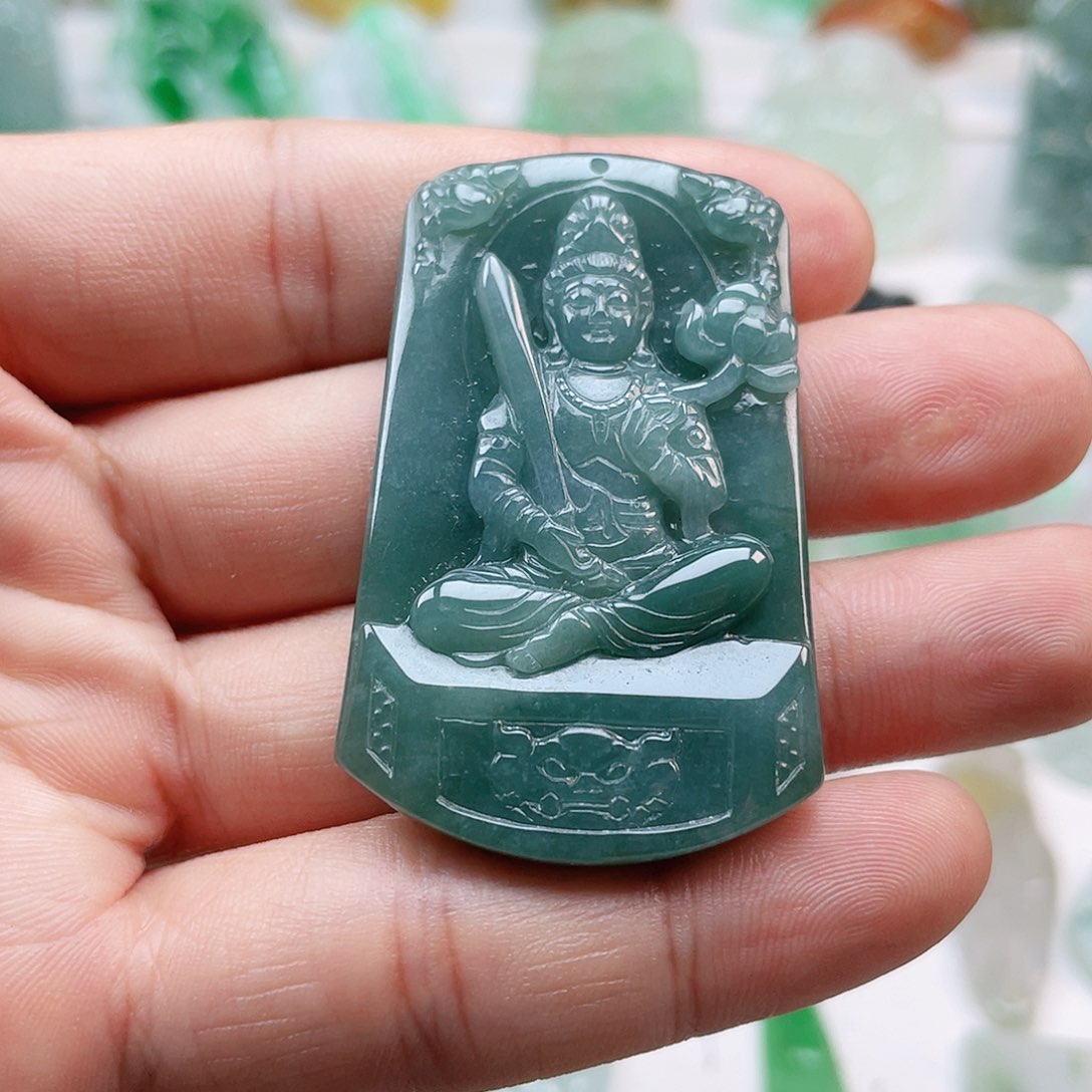 翡翠颈饰未镶嵌虚空