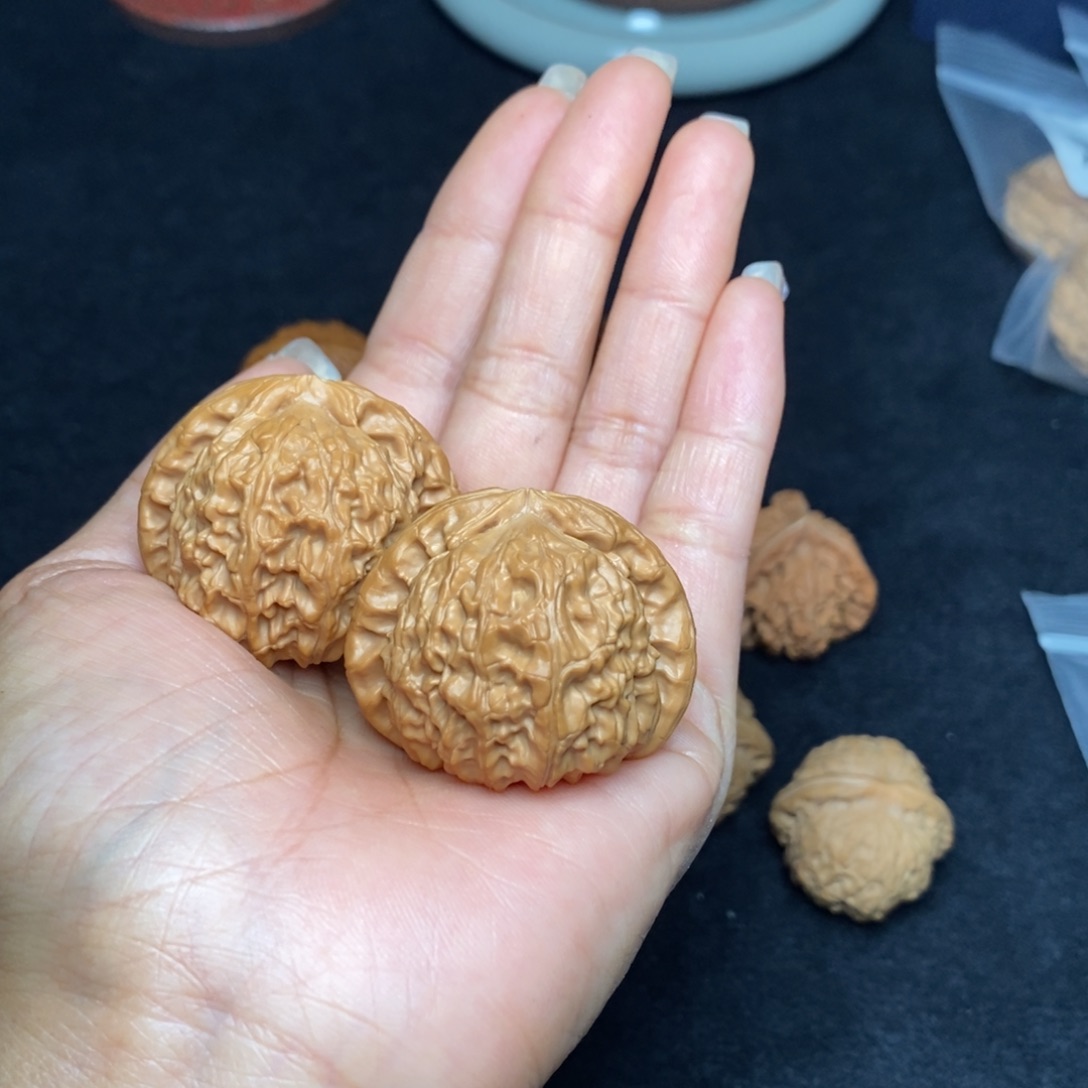 文玩核桃吊坠白狮子40