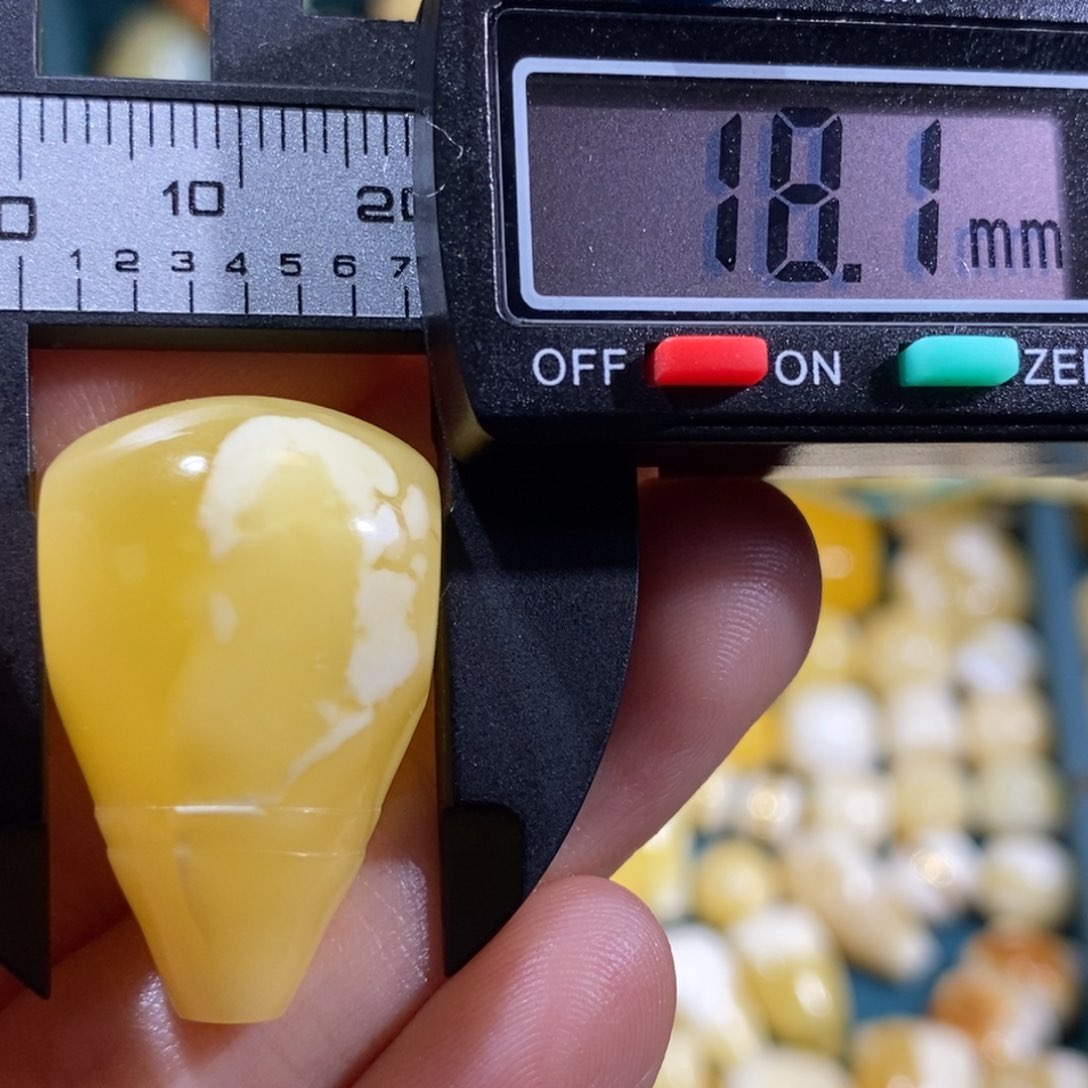 蜜蜡裸石未镶嵌配饰