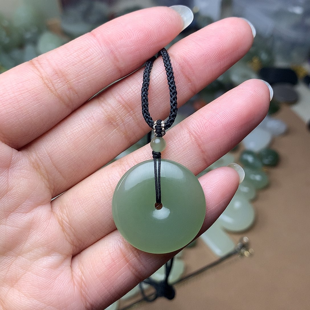 和田玉吊坠未镶嵌