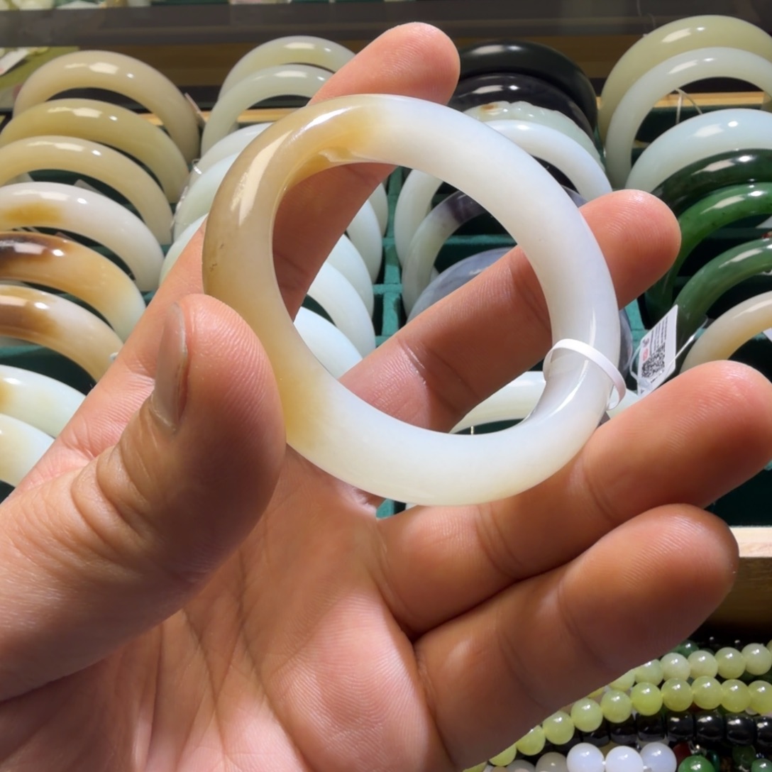 和田玉未镶嵌手镯