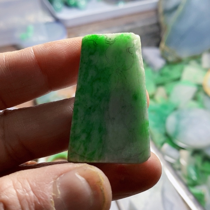 定制翡翠未镶嵌美**生翡翠