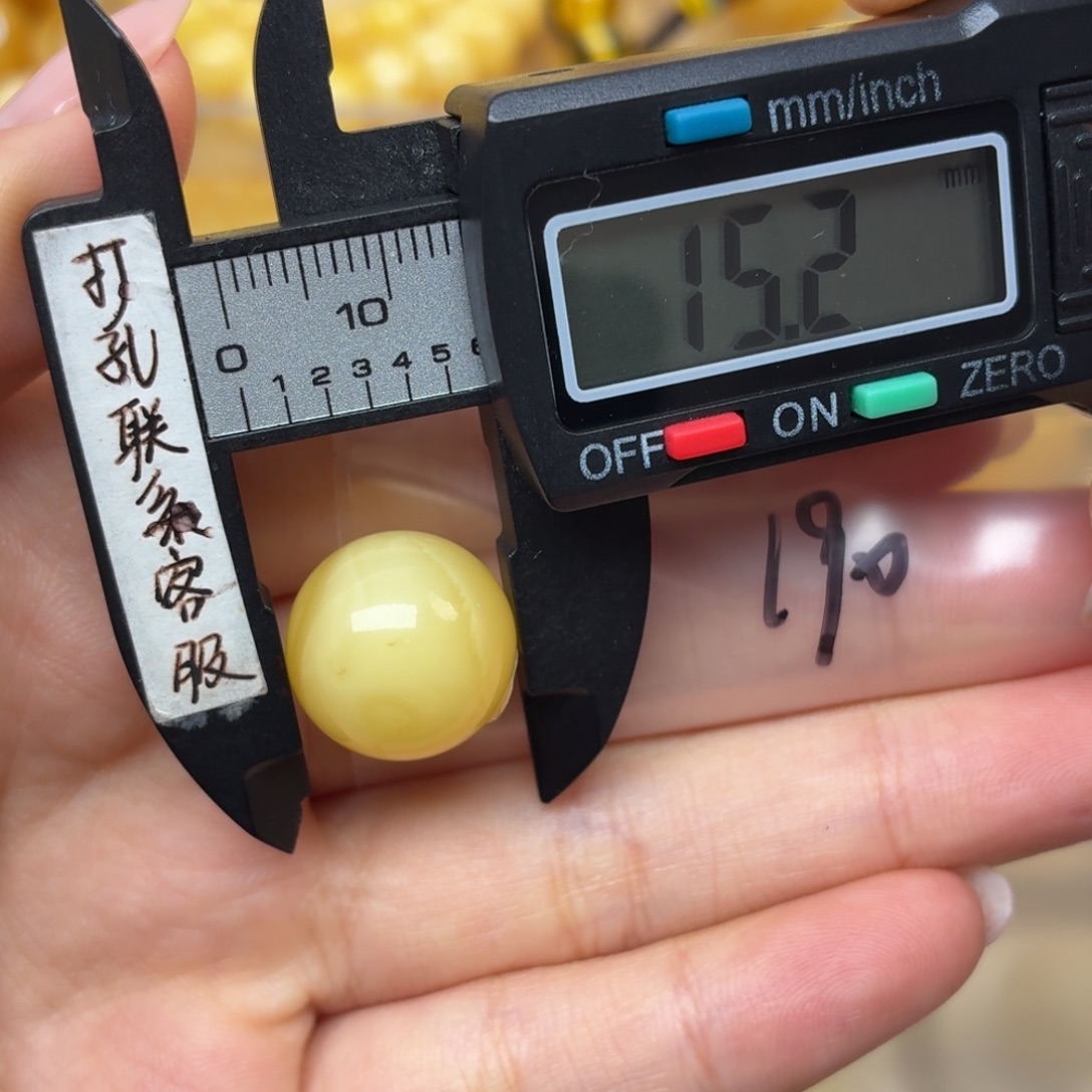 吉***马蜜蜡未镶嵌裸石蜜蜡