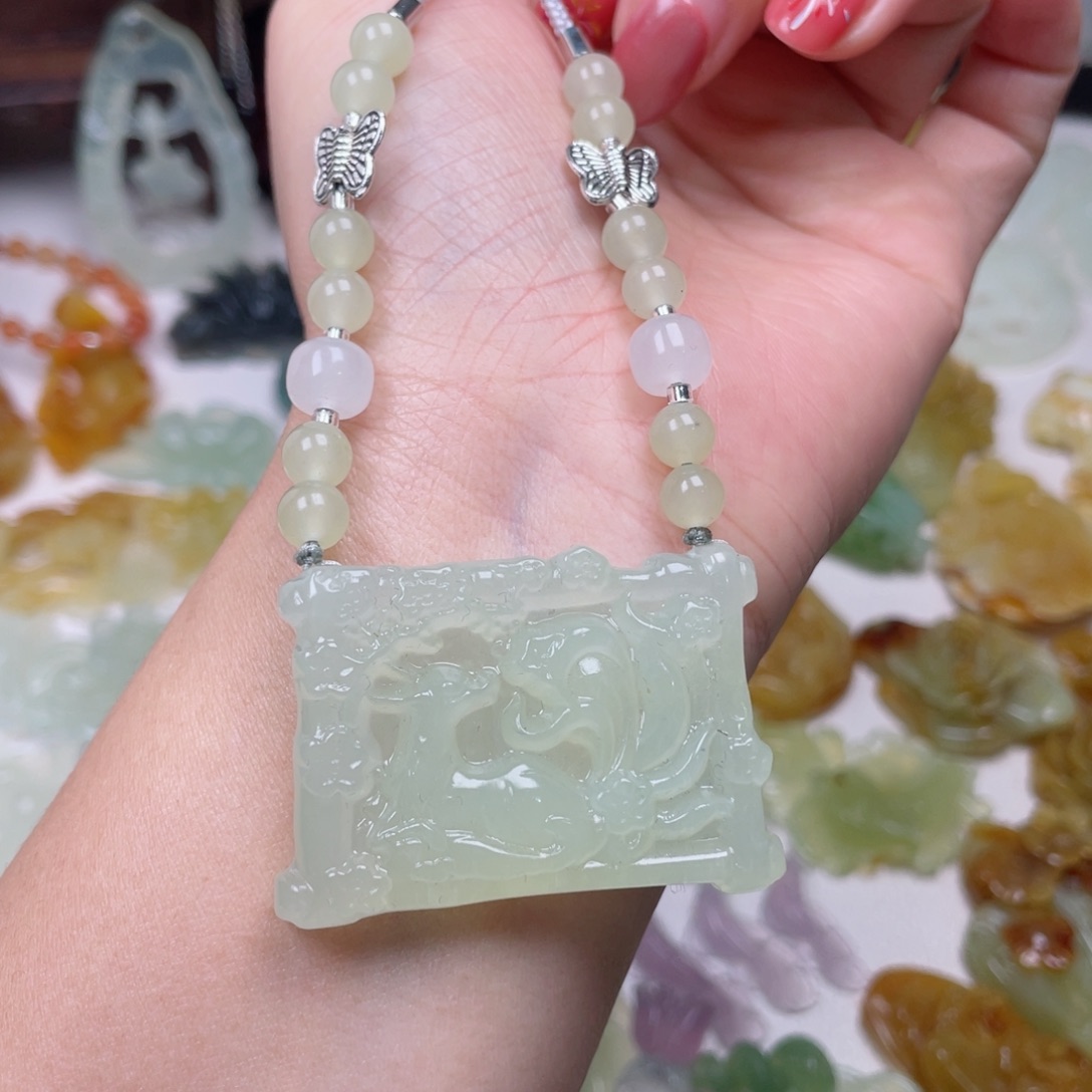 蛇纹石玉颈饰未镶嵌