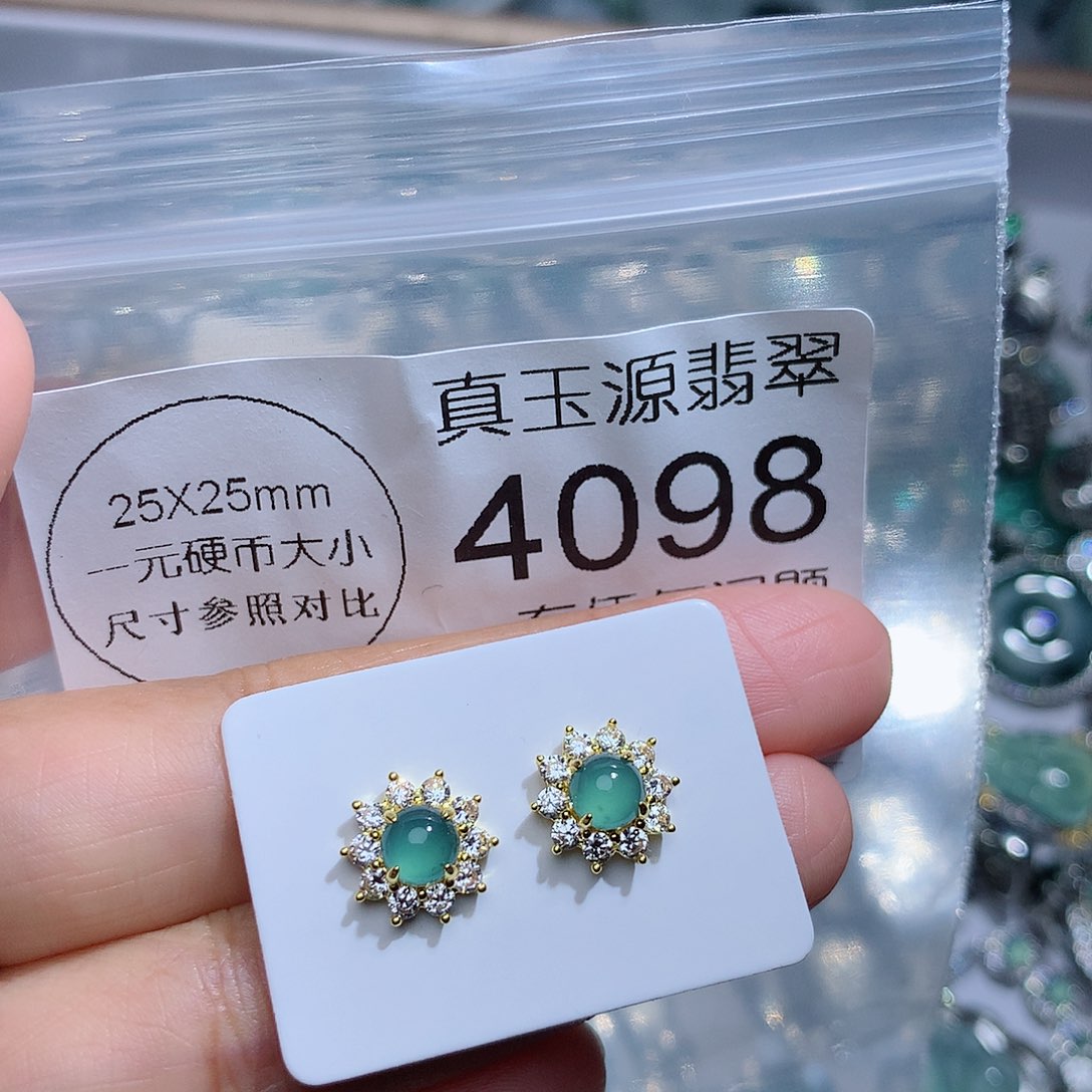 翡翠颈饰未镶嵌4098。