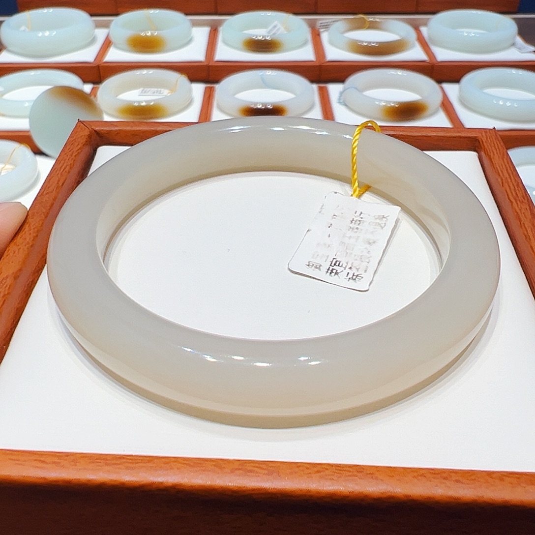 和田玉未镶嵌手镯冰藕粉