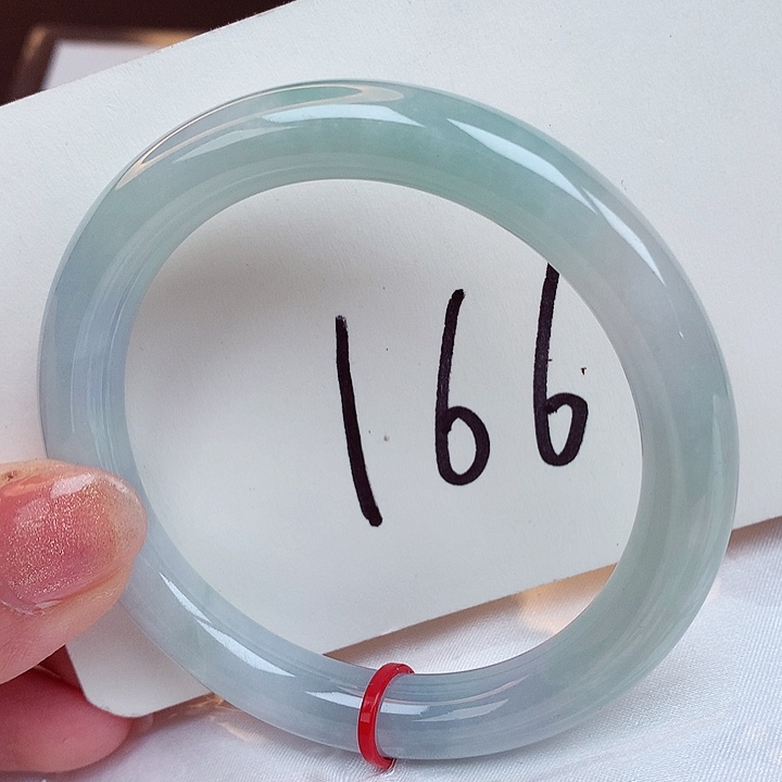 翡翠手镯未镶嵌翡翠