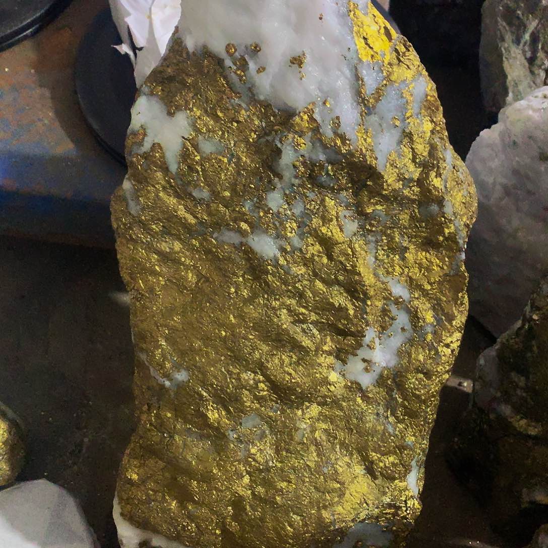 石材天然原石带底座