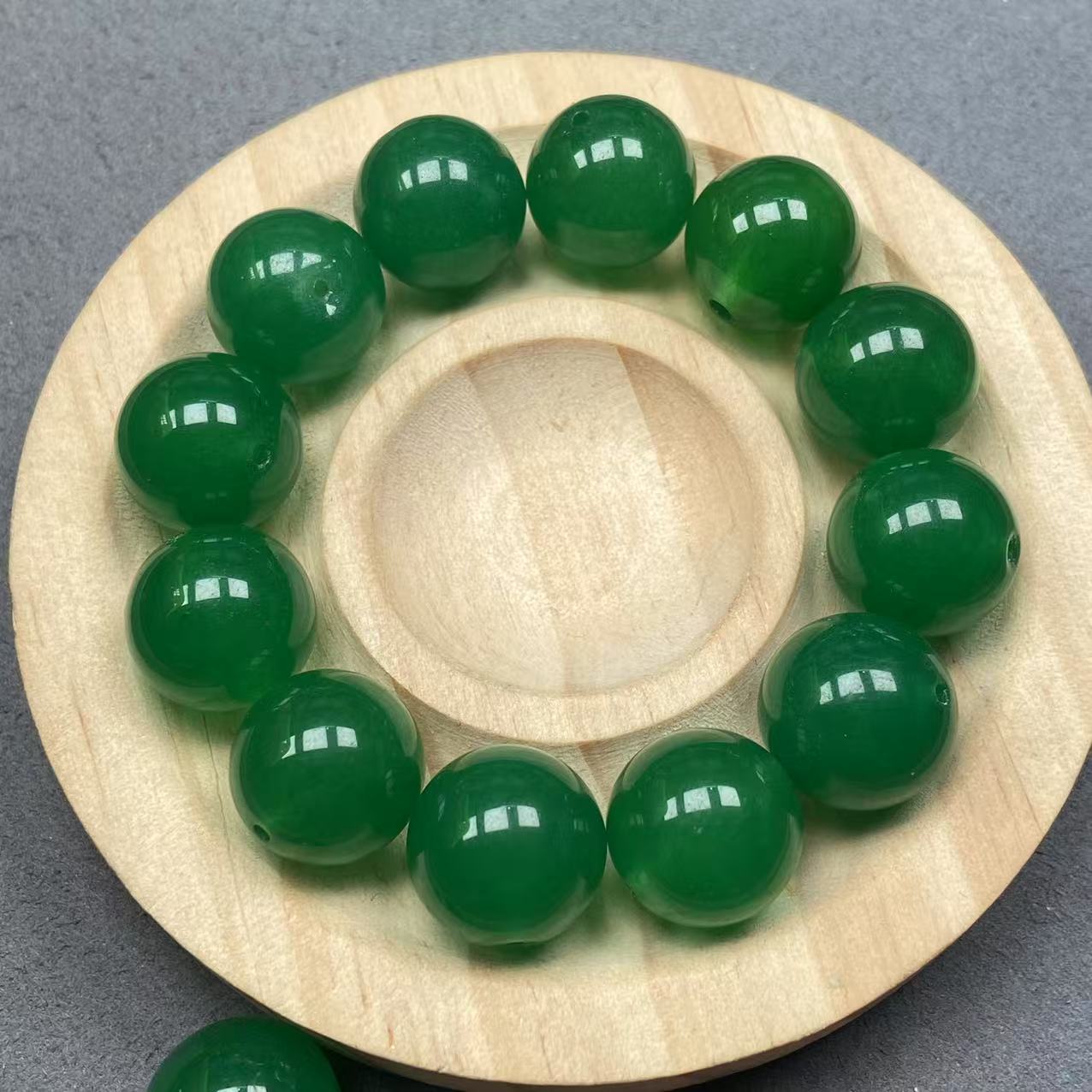 卡16+缅甸翡翠满绿单珠一颗C18(多样性发货发其一）