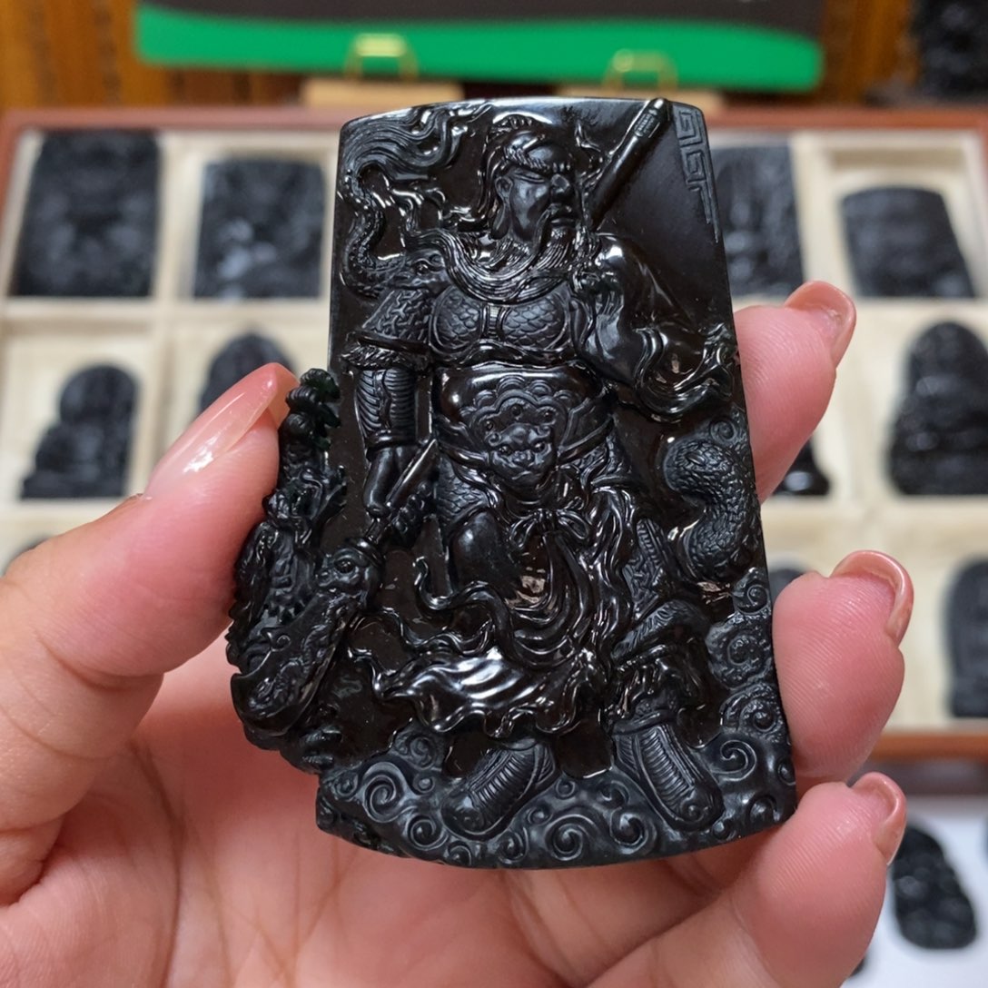 骑***弹定制翡翠未镶嵌翡翠