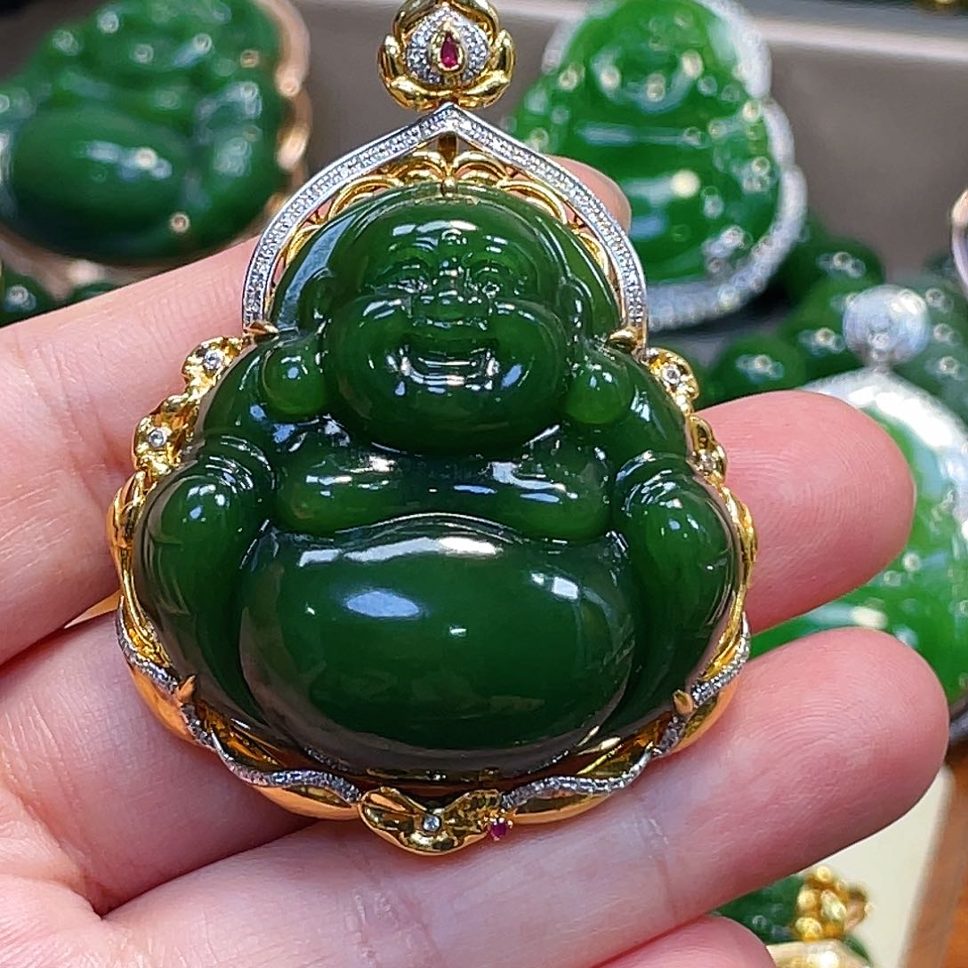 和田玉（碧玉）颈饰18K金镶嵌老坑辣绿佛公40mm