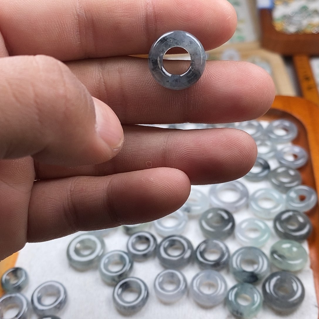 翡翠颈饰未镶嵌喜***乌鸡甜甜圈