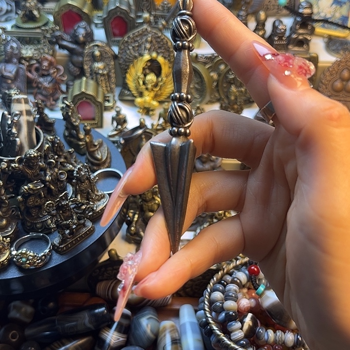 已***置泥塑闪价漏价一件