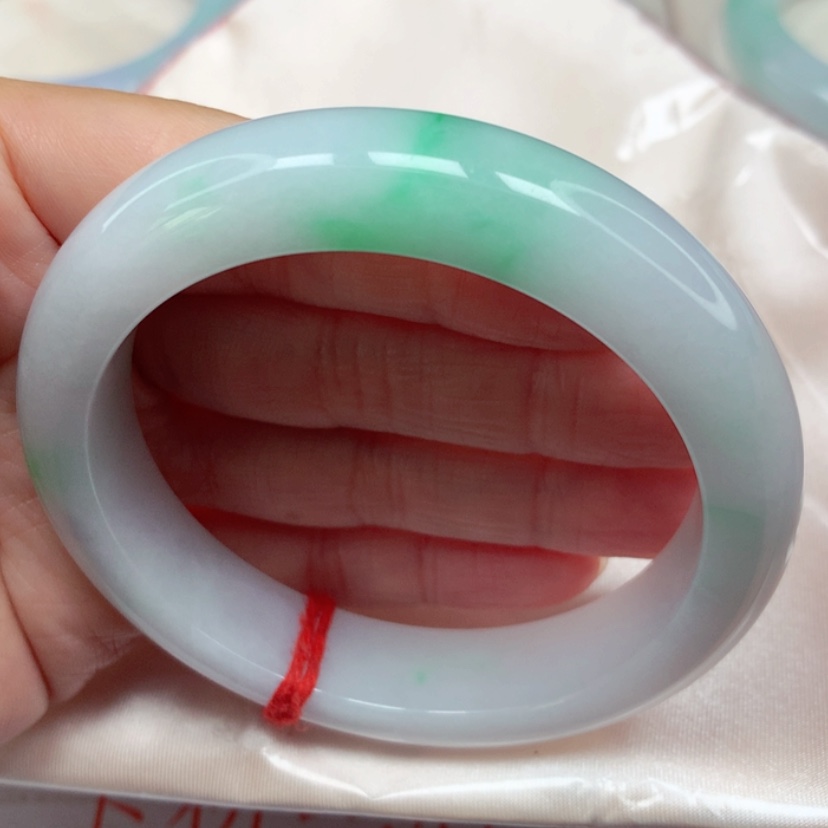 【闪购商品】翡翠手镯未镶嵌冰糯白底青手镯5556圈50号