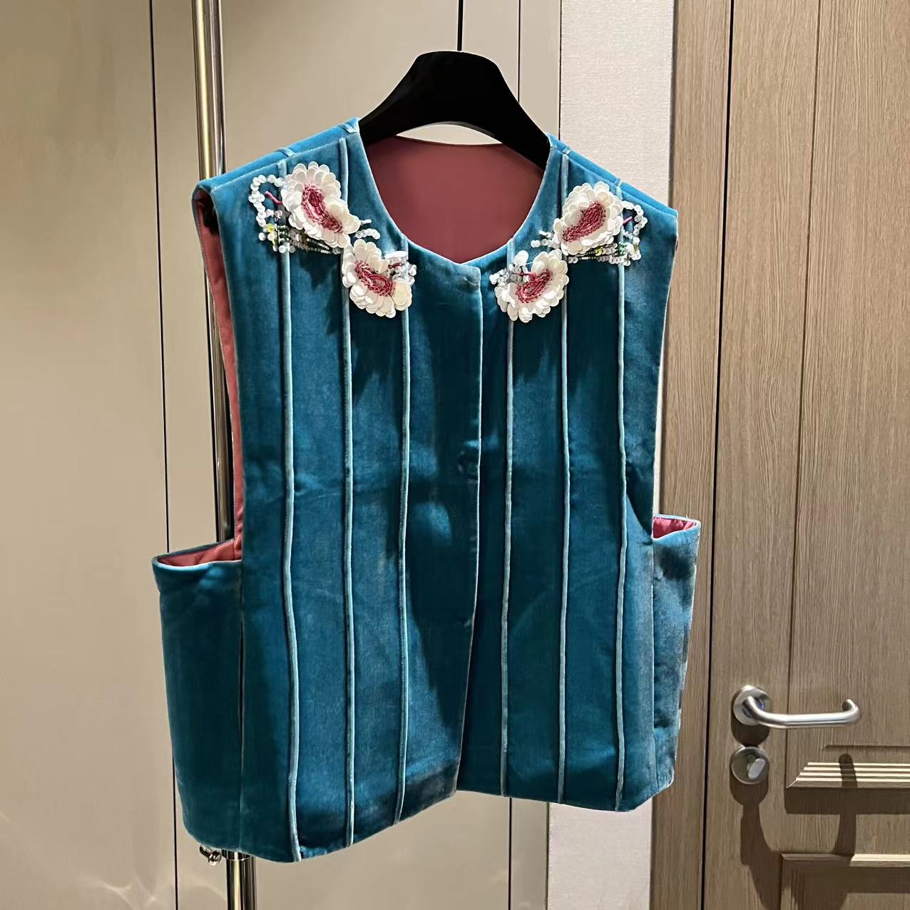 【大L】2店重磅外贸进口高奢重工设计师风亮片刺绣丝绒马夹251252