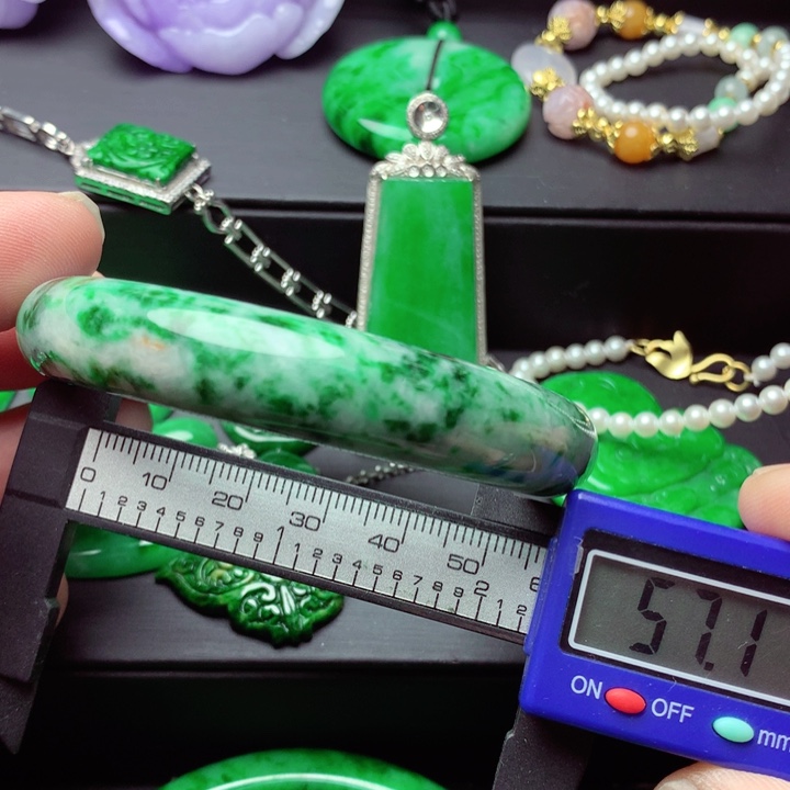 翡翠未镶嵌手镯．．．．．