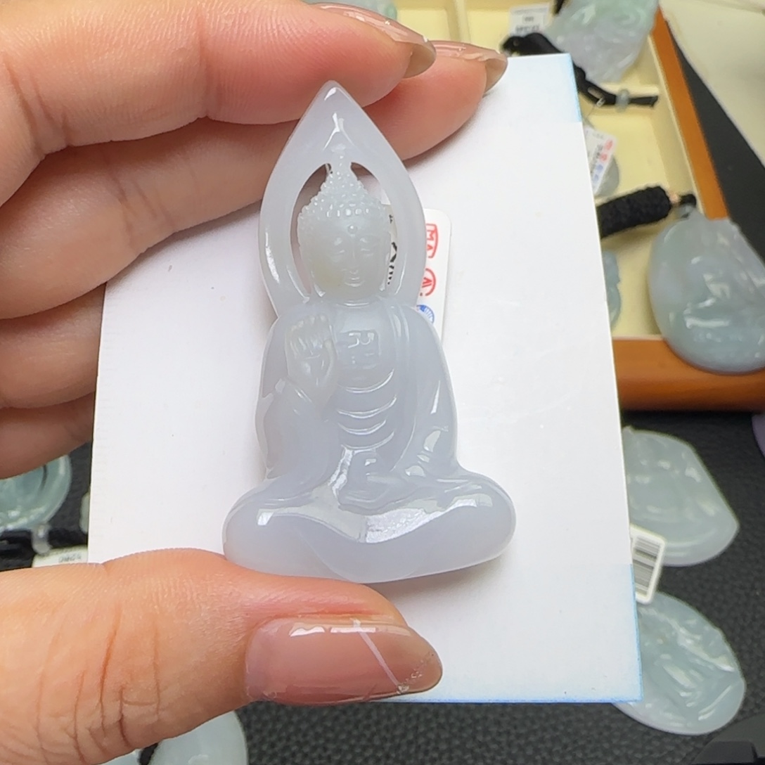 翡翠未镶嵌颈饰  