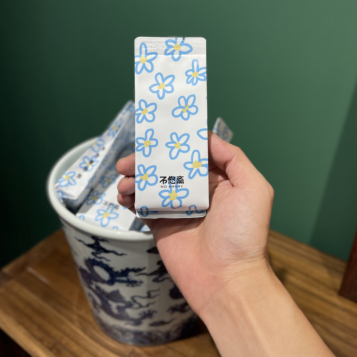 【不怒斋】小蓝花 花香大红袍 中轻火武夷岩茶 8.3g*6 泡（交个朋友）