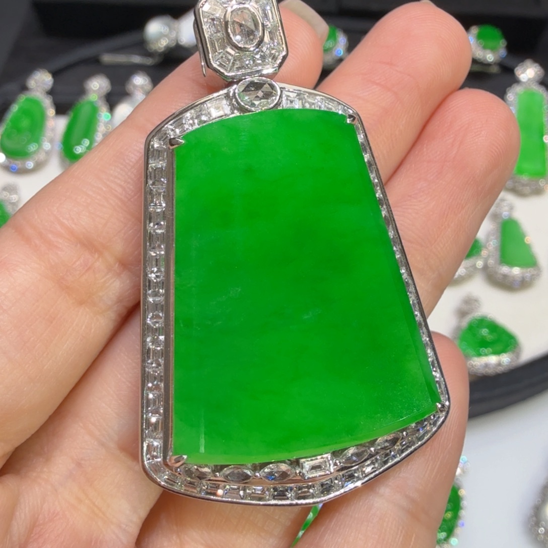 翡翠18K金镶嵌颈饰收到货48小时鉴赏期