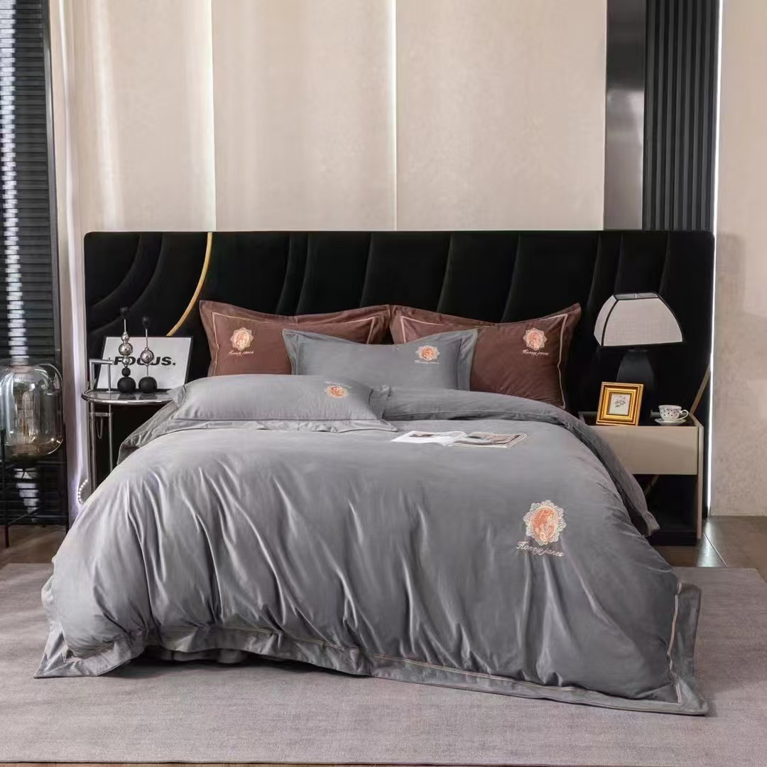 登山家纺 富贵兰轻奢灯芯绒280克高密高克重绒毛四件套防寒保暖