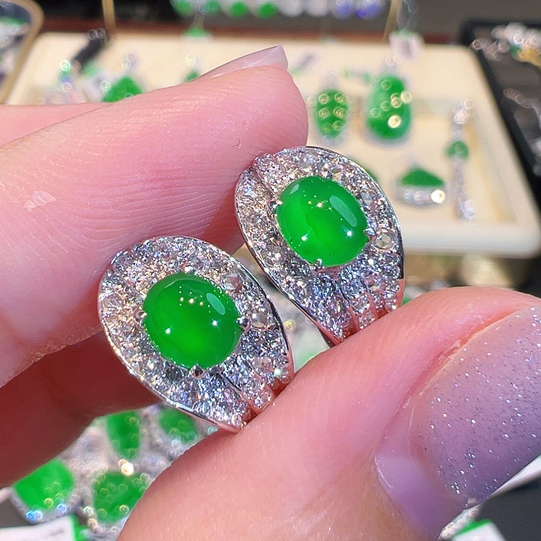 翡翠耳环18K金镶嵌翡翠