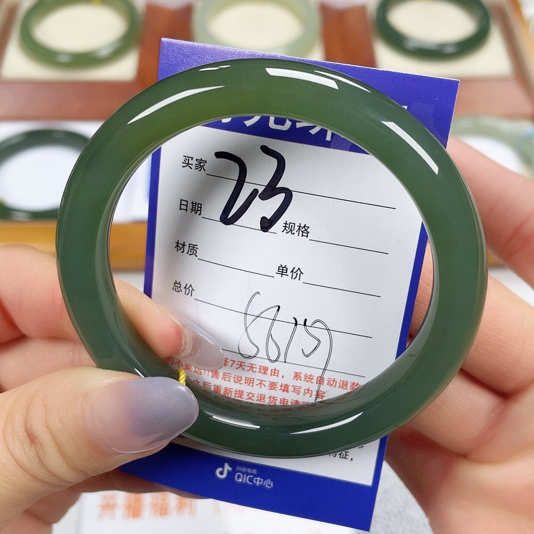 和田玉手镯未镶嵌