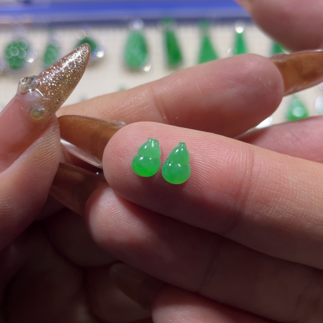 翡翠颈饰未镶嵌葫芦