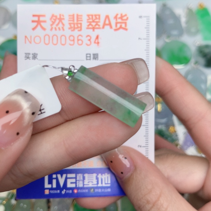 翡翠18K金镶嵌颈饰无事柱