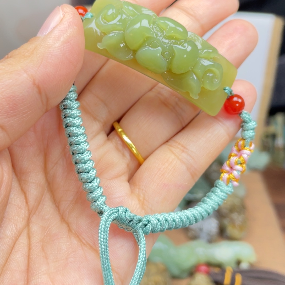 和田玉颈饰未镶嵌