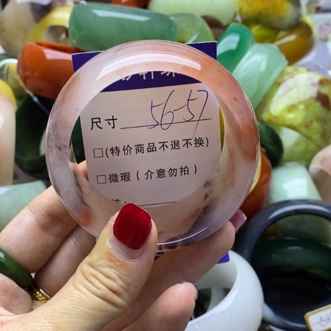 石英质玉手镯未镶嵌