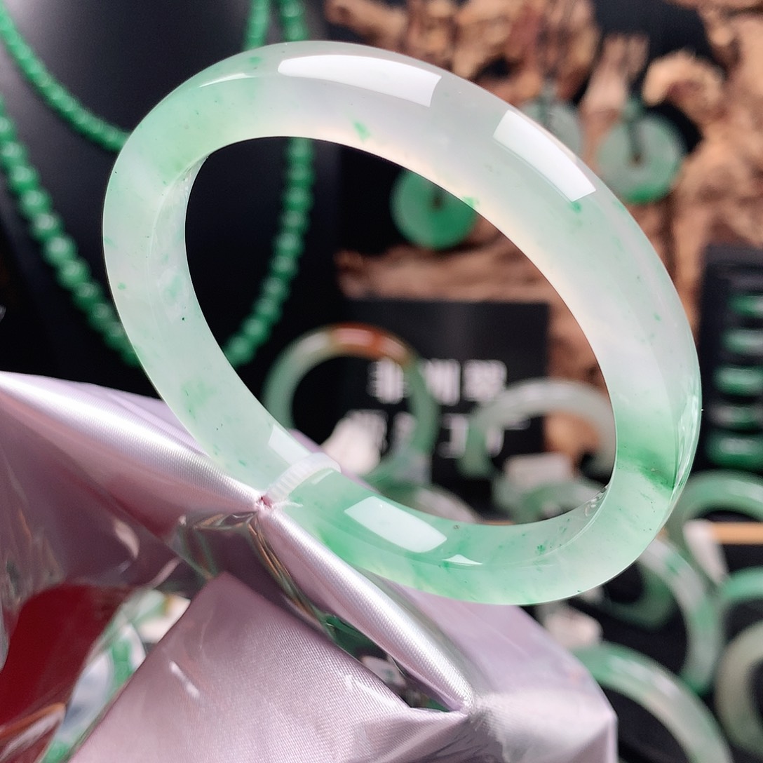 石英质玉未镶嵌镯子56