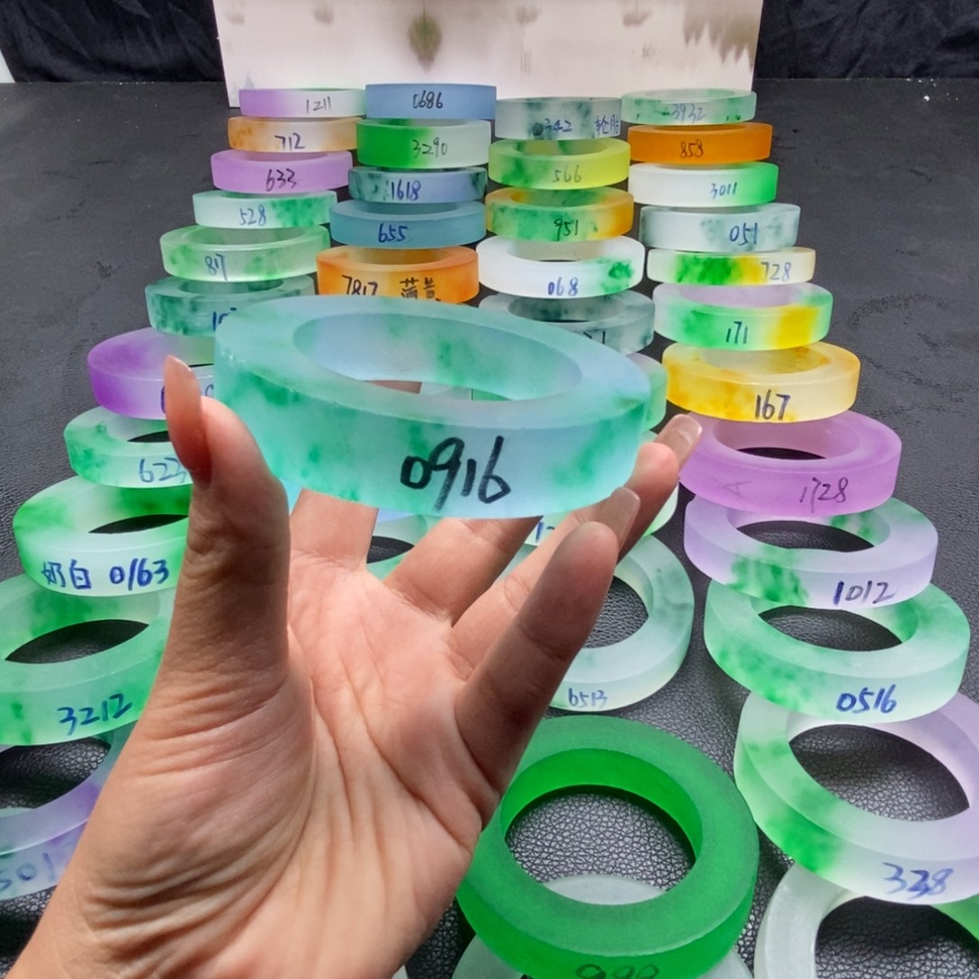 文***哥玉时尚百搭独龙翠手镯