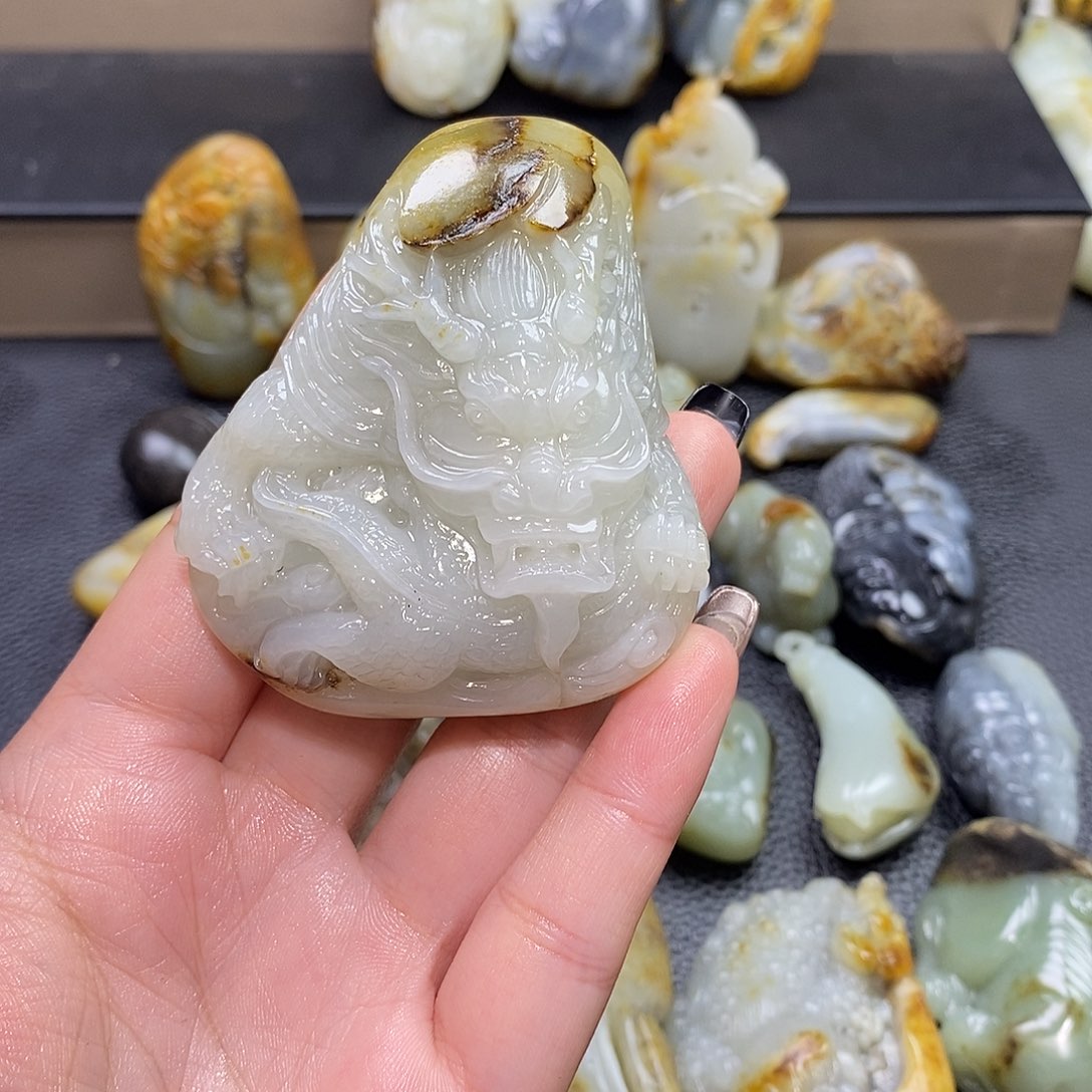 二***家和田玉未镶嵌颈饰