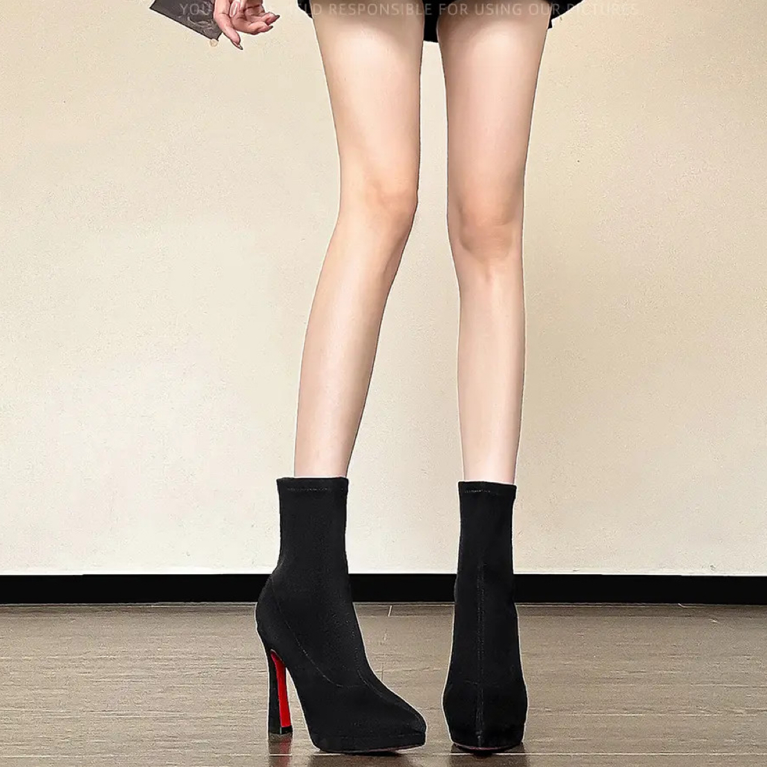 2025红底高跟鞋秋冬新款洋气百搭绒面粗跟防水台弹力瘦瘦靴高跟短