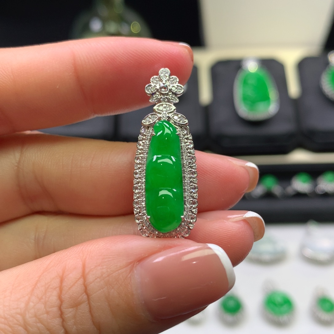 翡翠吊坠(不含链)18K金镶嵌