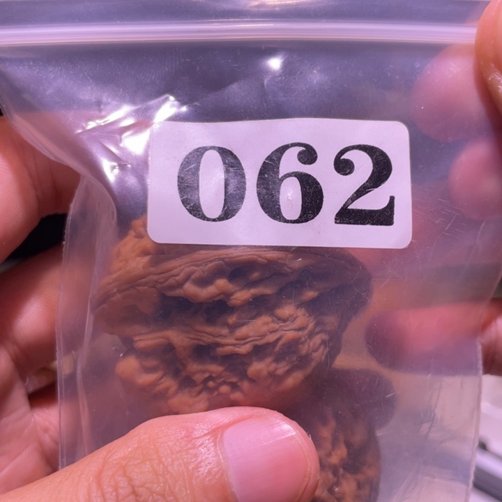 豆***豆文玩核桃吊坠062南疆