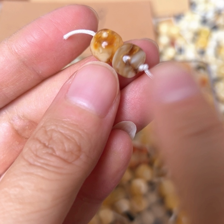 蜜蜡未镶嵌裸石8.7mm一对