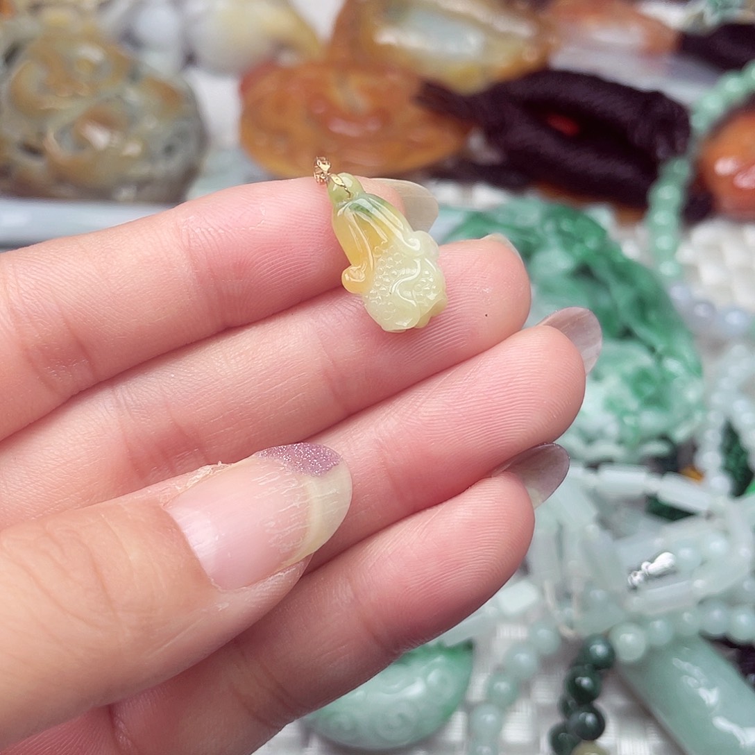 翡翠未镶嵌颈饰翡翠
