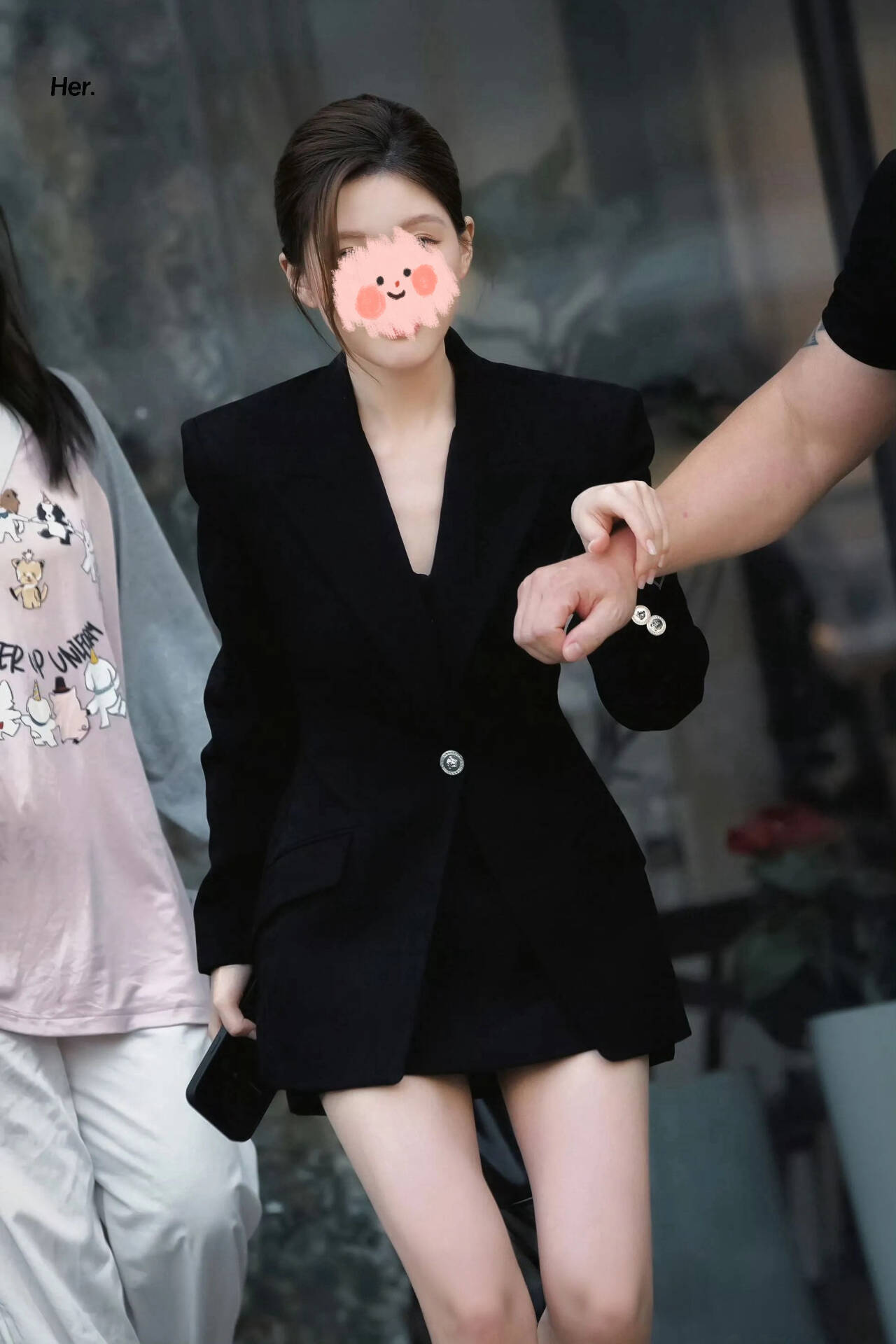 【许研穿搭】2025秋冬新款韩系收腰小西装气质高级感百搭黑西服外套