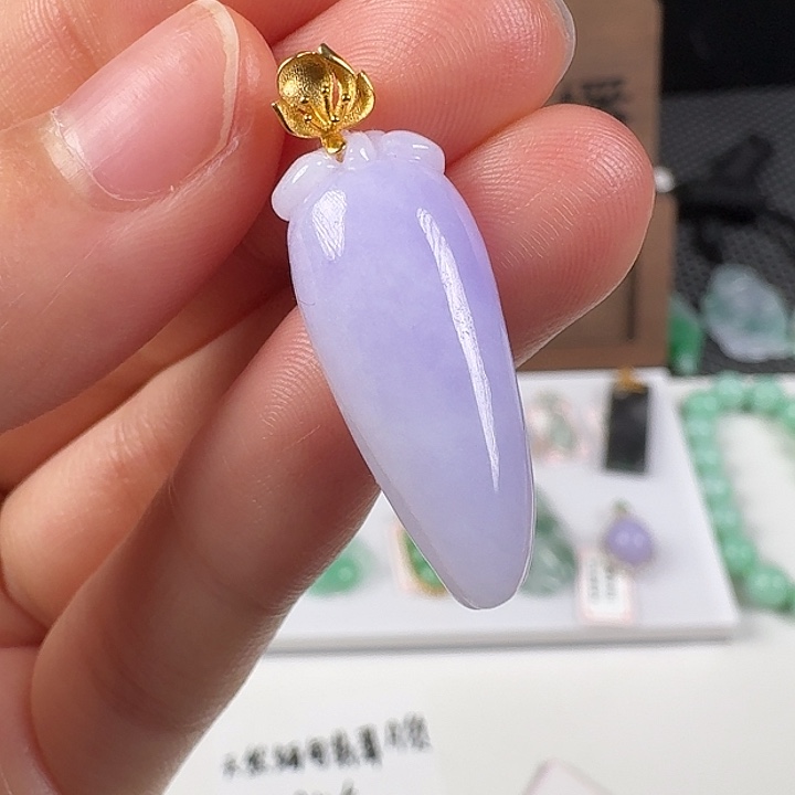 翡翠18K金镶嵌颈饰