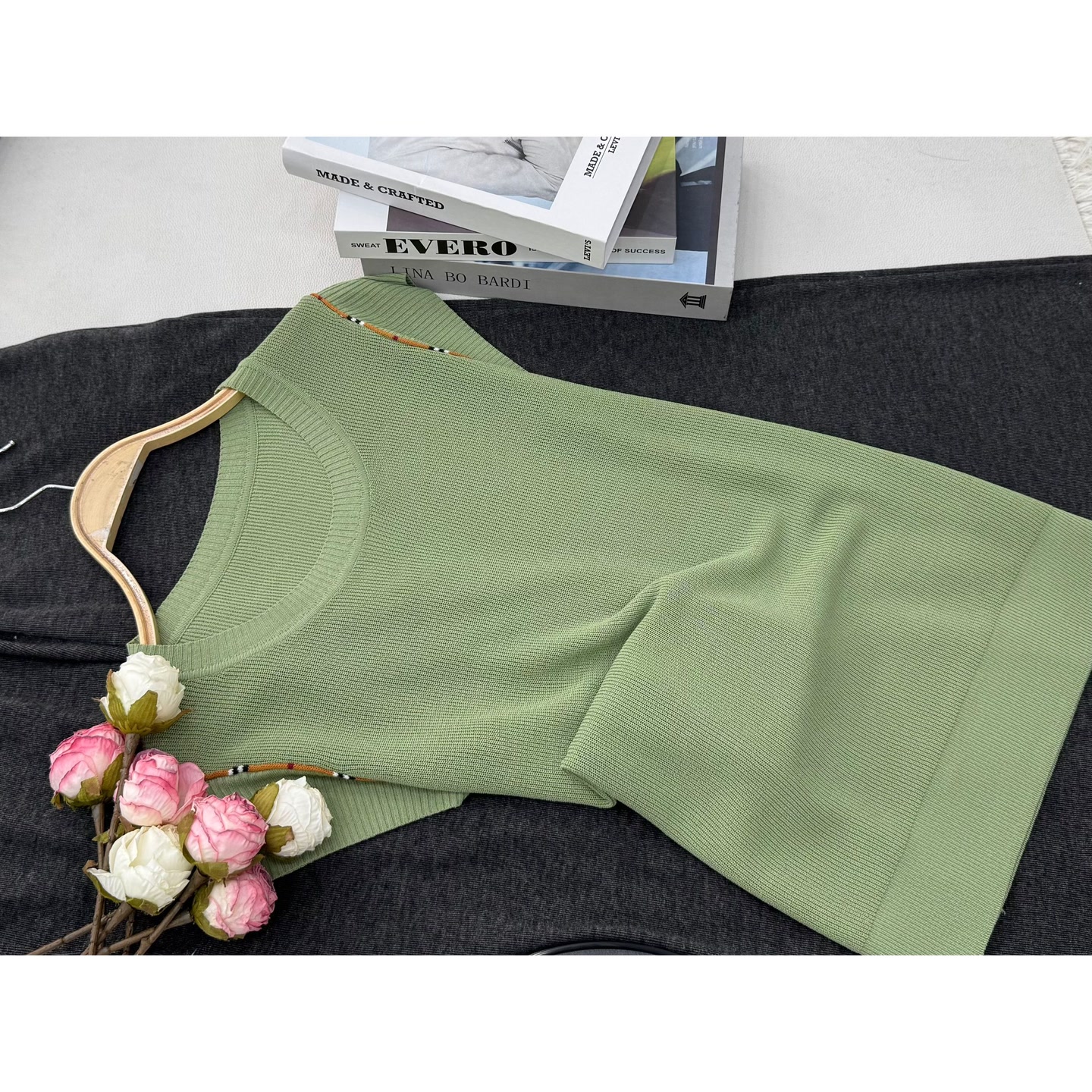 【绿色圆领套头】夏季时尚透气舒适百搭上衣QC2751