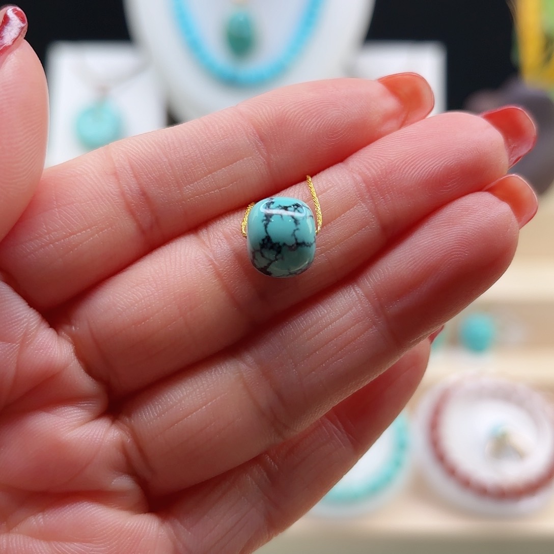 绿松石配饰未镶嵌