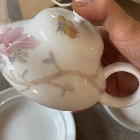 陶瓷手绘高岭土大球泥壶一个