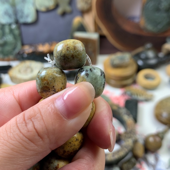 用***6岫岩河磨玉（透闪石质玉）未镶嵌颈饰