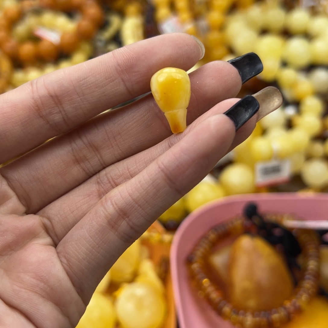 琥珀珠宝奇石未镶嵌