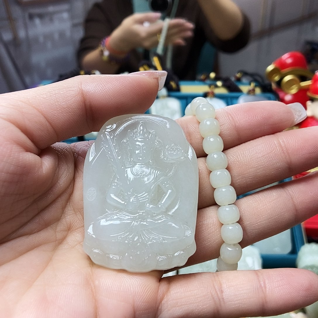 和田玉颈饰未镶嵌腊*子