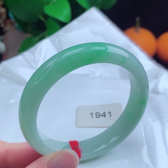 翡翠手镯未镶嵌   正圈52 晴底飘绿花